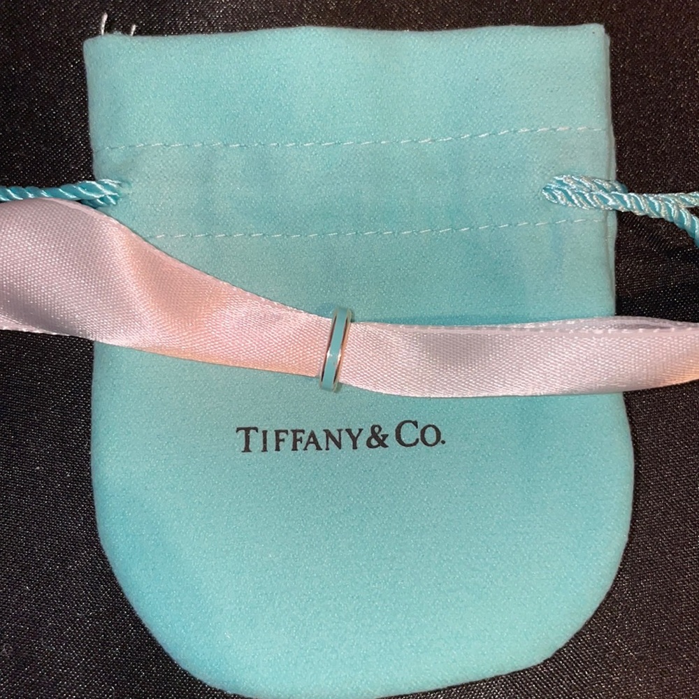 Brand new blue jump clasp ring